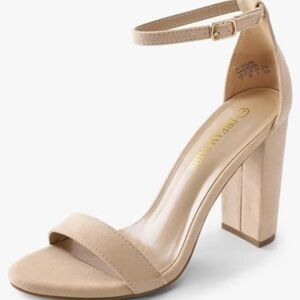 DREAMPAIRS nude heels size 9.5 new in box